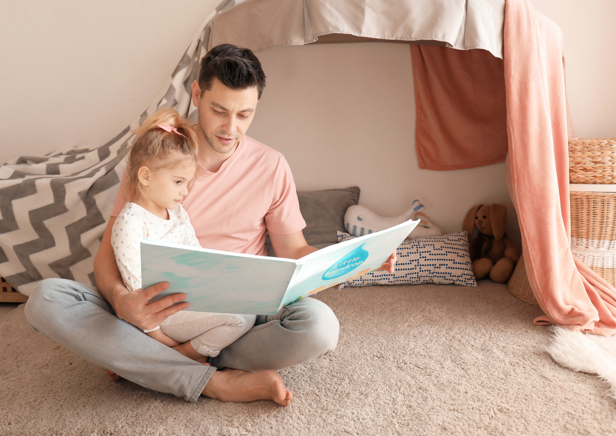 Photos illustration (35) Image d'illustration d'enfants à l'école qui écrivent sur leur cahier